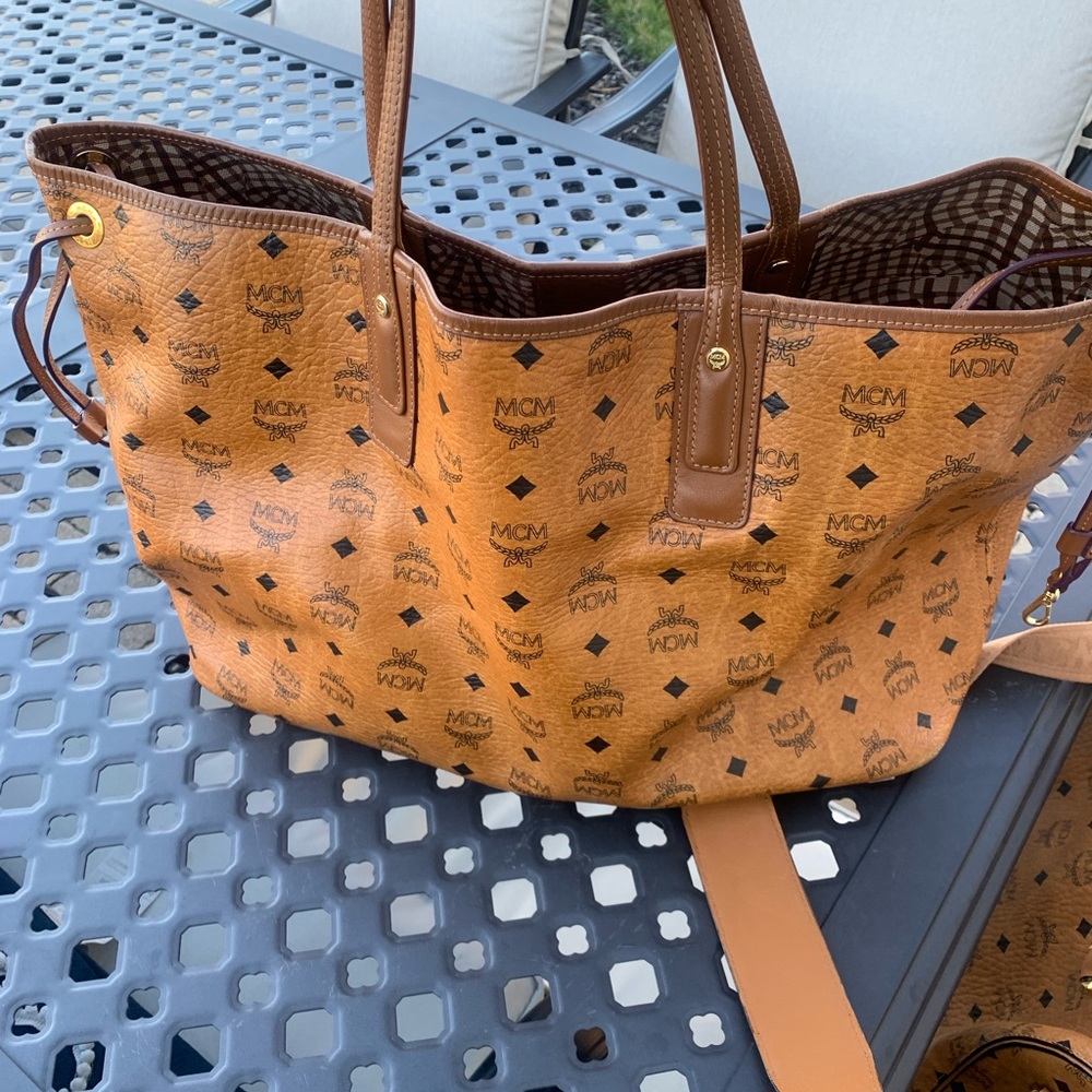 MCM tote - Picture 2 of 4